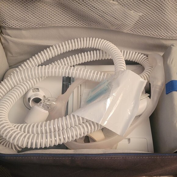 Philips DreamStation CPAP with Accessories - Picture 3 of 15